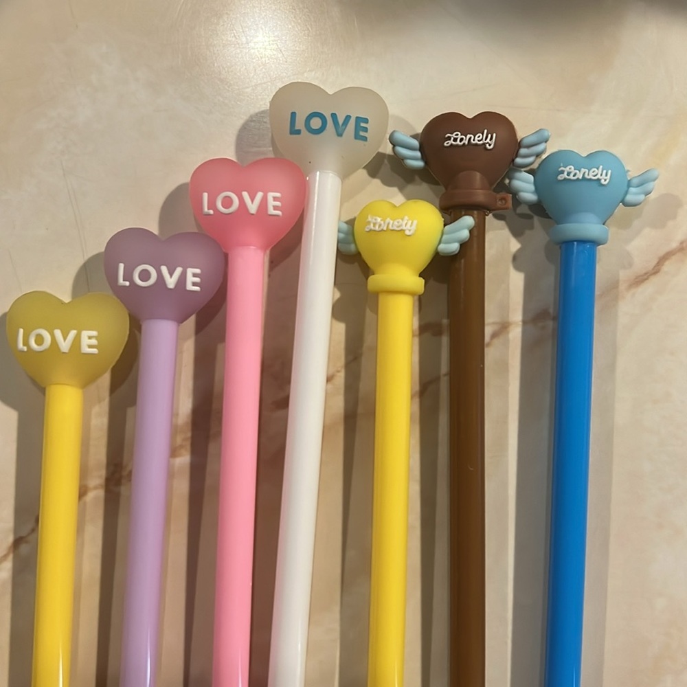 NWOT 7pc love & lonely Pens Heart Gel Ink Pens 0.5 mm Black Ink novelty pens